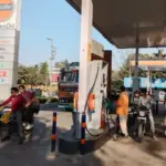 आगरा में दो हजार से अधिक के यूपीआई भुगतान पर पेट्रोल पंप संचालकों का बड़ा फैसला | agra news