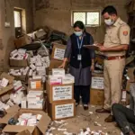 आगरा में कबाड़ के बीच छिपाकर रखी गईं पांच करोड़ की नकली दवाएं बरामद, एक गिरफ्तार | agra news