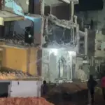 दिल्ली के शालीमार बाग में मदीना मस्जिद पर चला बुलडोजर, AIMIM नेता का विरोध | delhi news