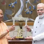 प्रधानमंत्री नरेंद्र मोदी से मिले मुख्यमंत्री योगी आदित्यनाथ, राजनीतिक गलियारों में चर्चा तेज | india politics news