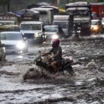 उत्तराखंड से बिहार तक मूसलाधार बारिश का तांडव, कई राज्यों में रेड अलर्ट जारी | india weather news