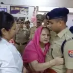 वृद्धाश्रम में एसीपी के गले लगकर फफक पड़ी बुजुर्ग महिला, मिला बेटे जैसा अपनापन | agra news