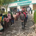 आगरा के सरकारी स्कूलों में यूनिफॉर्म की राशि में देरी, बिना ड्रेस के पहुंच रहे बच्चे | agra news