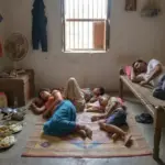 आगरा में संदिग्ध हालात में मिला बेहोश परिवार, दो बच्चों की मौत | agra news