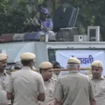 दिल्ली में कॉकरोच जनता पार्टी के प्रदर्शन पर सुप्रीम कोर्ट का तत्काल हस्तक्षेप से इनकार | delhi news