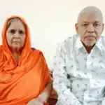 आगरा में बुजुर्ग दंपति को बेटे-बहू ने घर से निकाला, न्याय की गुहार | agra news