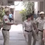 दिल्ली में तिरंगा यात्रा से पहले पुलिस की कार्रवाई, आयोजक को थमाया गया नोटिस | delhi news