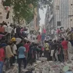 दिल्ली के सीमापुरी में गिरी तीन मंजिला इमारत, बचाव अभियान जारी | delhi building collapse