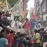 दिल्ली के सीमापुरी में गिरी चार मंजिला इमारत, मलबे में लोगों के दबे होने की आशंका | delhi news