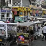 दिल्ली में ई-रिक्शा संचालन के लिए नए नियम प्रस्तावित, स्कूली बच्चों को ठूंसकर बैठाने पर लगेगी रोक | delhi news