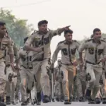 कनॉट प्लेस में प्रदर्शन के दौरान पुलिस पर पथराव, नेताओं की रिहाई के बाद आज प्रेस कॉन्फ्रेंस | delhi news