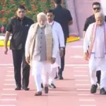 पीएम मोदी ने राजघाट पहुंचकर महात्मा गांधी को दी श्रद्धांजलि, लाल बहादुर शास्त्री को भी किया नमन | national news